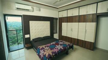 Standaard villa, uitzicht op de stad | 4 slaapkamers, gratis wifi