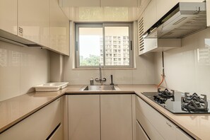 Four à micro-ondes, un four, surface de cuisson