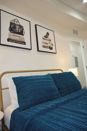 2 bedrooms, desk, iron/ironing board, free WiFi