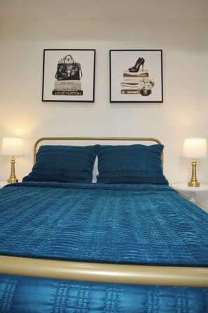 2 Schlafzimmer, Schreibtisch, Bügeleisen/Bügelbrett, kostenloses WLAN