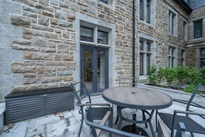 Premium Suite, 3 Bedrooms, Garden View | Terrace/patio