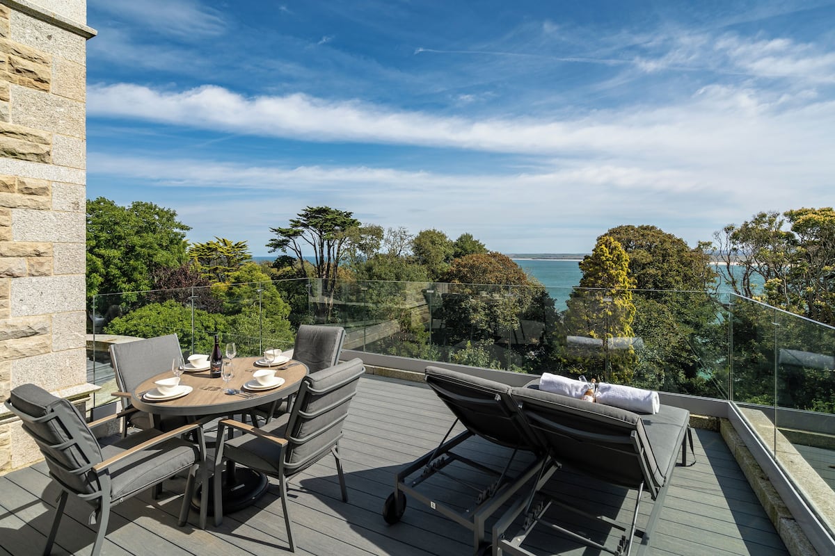 Premium Suite, 2 Bedrooms, Sea View | Terrace/patio