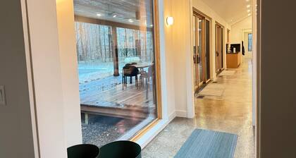 4-bedroom cabin in nice Coloma with fitness room, AC, WiFi