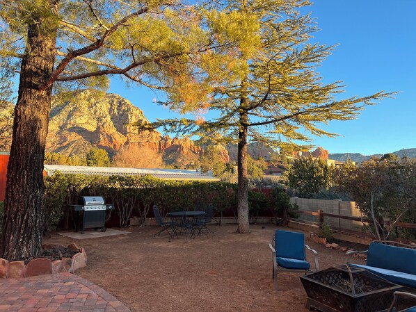 Outdoor dining - 2 Bdrm Home w/Hot Tub, Yoga Deck/BBQ & Views (Sedona)