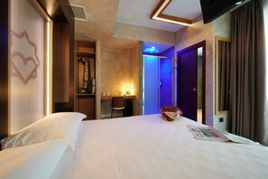 Superior Room, 1 Queen Bed, Balcony