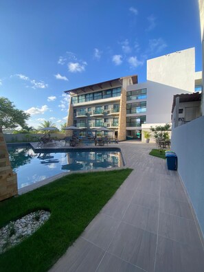 2 piscinas al aire libre