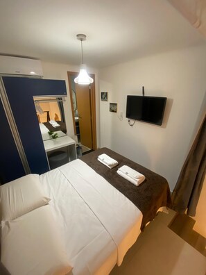 1 habitación, espacio para trabajar con laptop y wifi gratis 