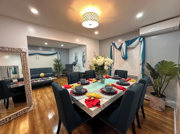 Dining - Cozy Queens Retreat w/ Family Amenities & Parking (Queens)