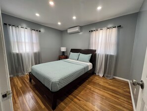 3 bedrooms, iron/ironing board, WiFi, bed sheets