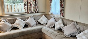 3 Bed Caravan - Sleeps 6 - Pets - 5 min to Beach