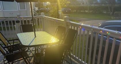 3 Bed Caravan - Sleeps 6 - Pets - 5 min to Beach