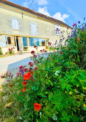 Room rental Bienvenue chez Mémé chambre de Lucette