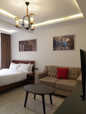 1 dormitorio, tabla de planchar con plancha, wifi y ropa de cama