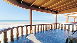 A covered outdoor area with a view of the beach. - Sea Esta Villa by Kivoya (Puerto Peñasco)