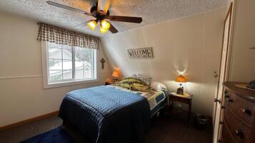 4 habitaciones, tabla de planchar con plancha, wifi y ropa de cama