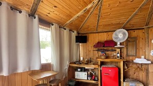 Economy Chalet, Mountain View | Private kitchen - Chalé madeira rústica  (Itatiaia)