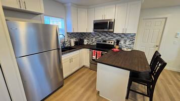 Refrigerador, microondas, horno y lavavajillas