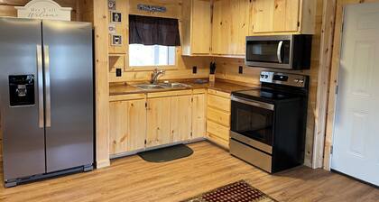 Charming secluded 2BR Cabin with hot tub and a view.