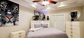 4 bedrooms, iron/ironing board, WiFi