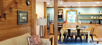 Spectacular pet friendly remote cabin in Cashiers, NC. AWD/4WD needed.