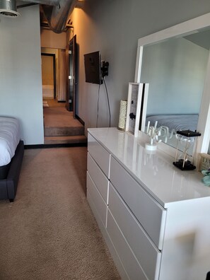 2 室のベッドルーム、アイロン / アイロン台、WiFi