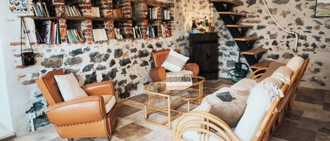 Fireplace, books, music library, stereo