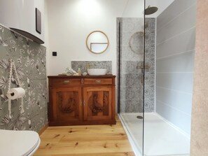 Shower, eco-friendly toiletries, hair dryer, towels