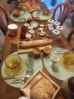 Dining - Ch d'hôtes Le chant des oiseaux - THE SOURCE OF OUR ROOTS - FERMETTE - AVESNOIS (Beaufort)