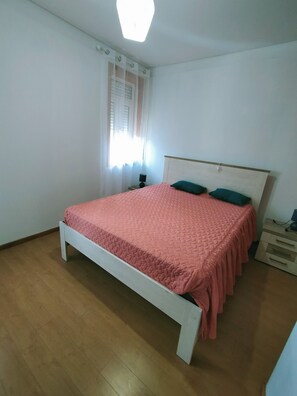 2 soverom, strykejern/-brett, wi-fi og sengetøy