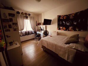 2 bedrooms, iron/ironing board, WiFi, bed sheets