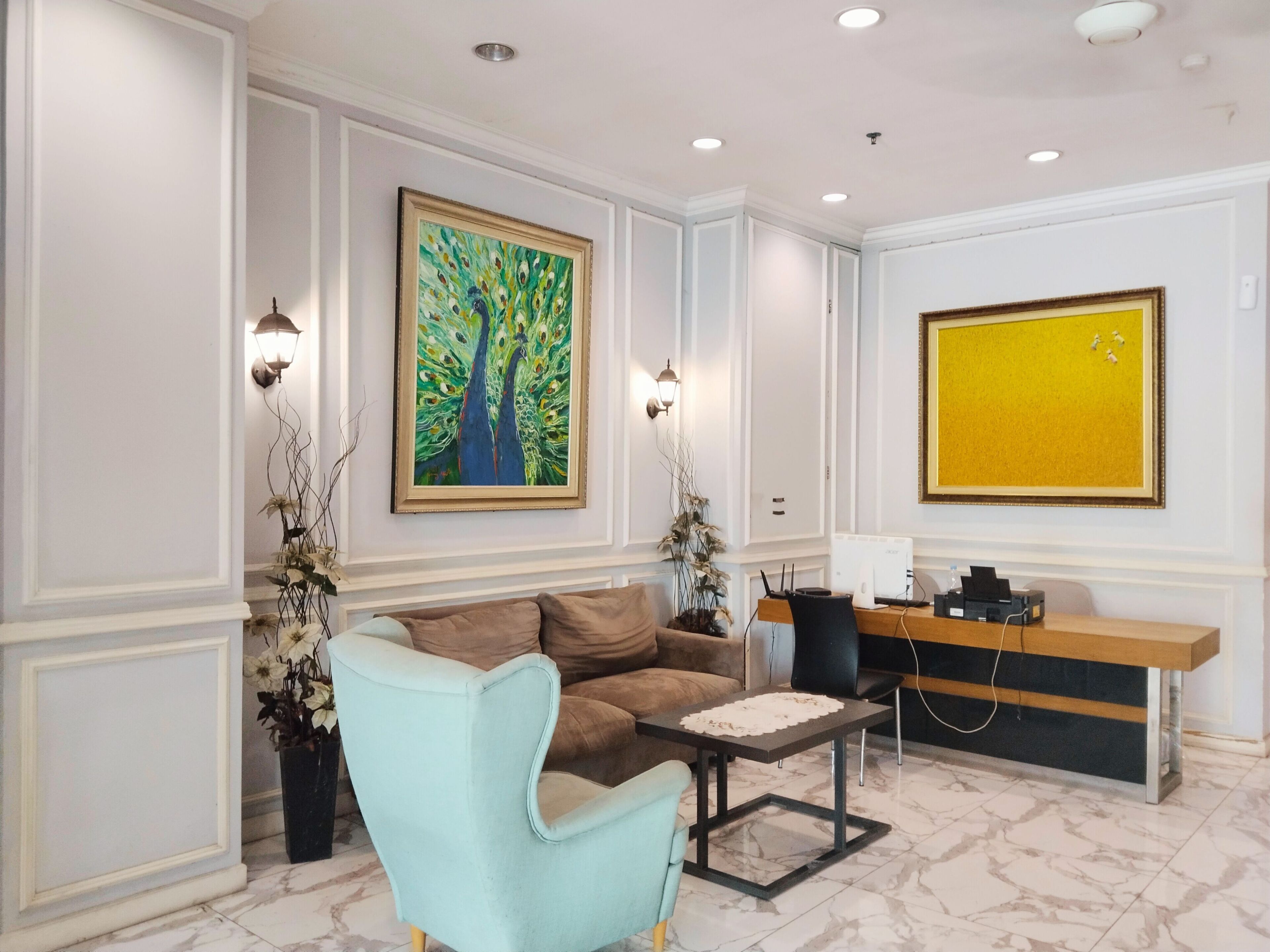 Coin salon dans le hall