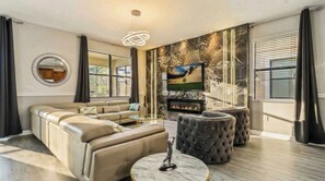 บ้านพัก, หลายเตียง, ใช้สระว่ายน้ำได้, วิวสระว่ายน้ำ (1429TH CG) | บริเวณนั่งเล่น | ทีวีจอแบน 42 นิ้ว พร้อมช่องดิจิตอล