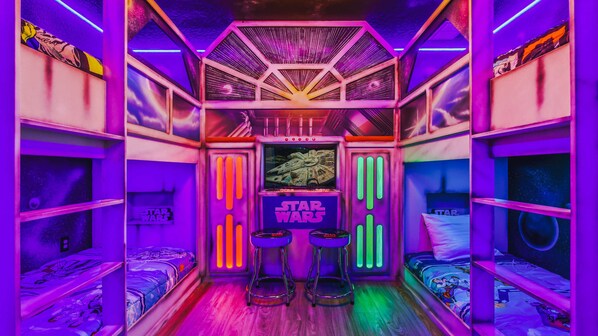 Maison, Plusieurs lits, accès à la piscine, vue sur la piscine (1429TH CG) | 8 chambres, décor unique, ameublement unique, literie fournie