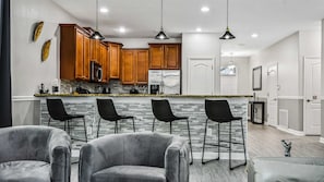 Hus - flere senge - adgang til pool - udsigt til pool (1429TH CG) | Interiør