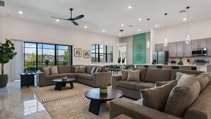 Casa, varias camas, acceso a la piscina, vistas a la piscina (5806HSD PG) | Zona de estar