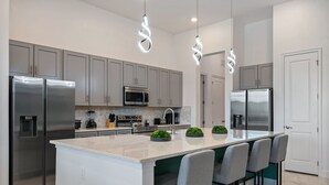 Casa, varias camas, acceso a la piscina, vistas a la piscina (5806HSD PG) | Cocina privada