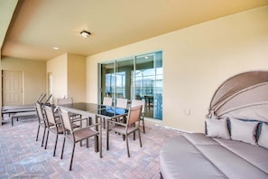 Hus - flere senge - adgang til pool - udsigt til pool (1852NC WAW) | Udendørs spisemuligheder