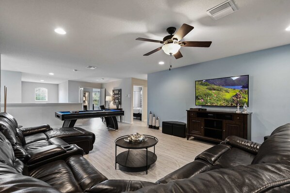 House, Multiple Beds, Pool Access (8812MD WAW) | Living area