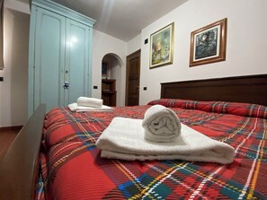 1 chambre, fer et planche à repasser, Wi-Fi, literie fournie
