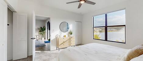 3 habitaciones, escritorio, tabla de planchar con plancha y wifi gratis