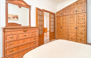 3 bedrooms, iron/ironing board, free WiFi, bed sheets - Spacious, Step-Free House Next to the Balcón de Europa (Nerja)