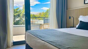 Ducha, toallas, jabón, shampoo