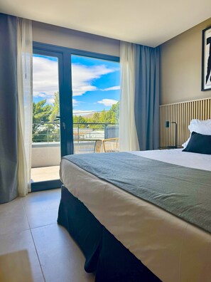 Ducha, toallas, jabón, shampoo