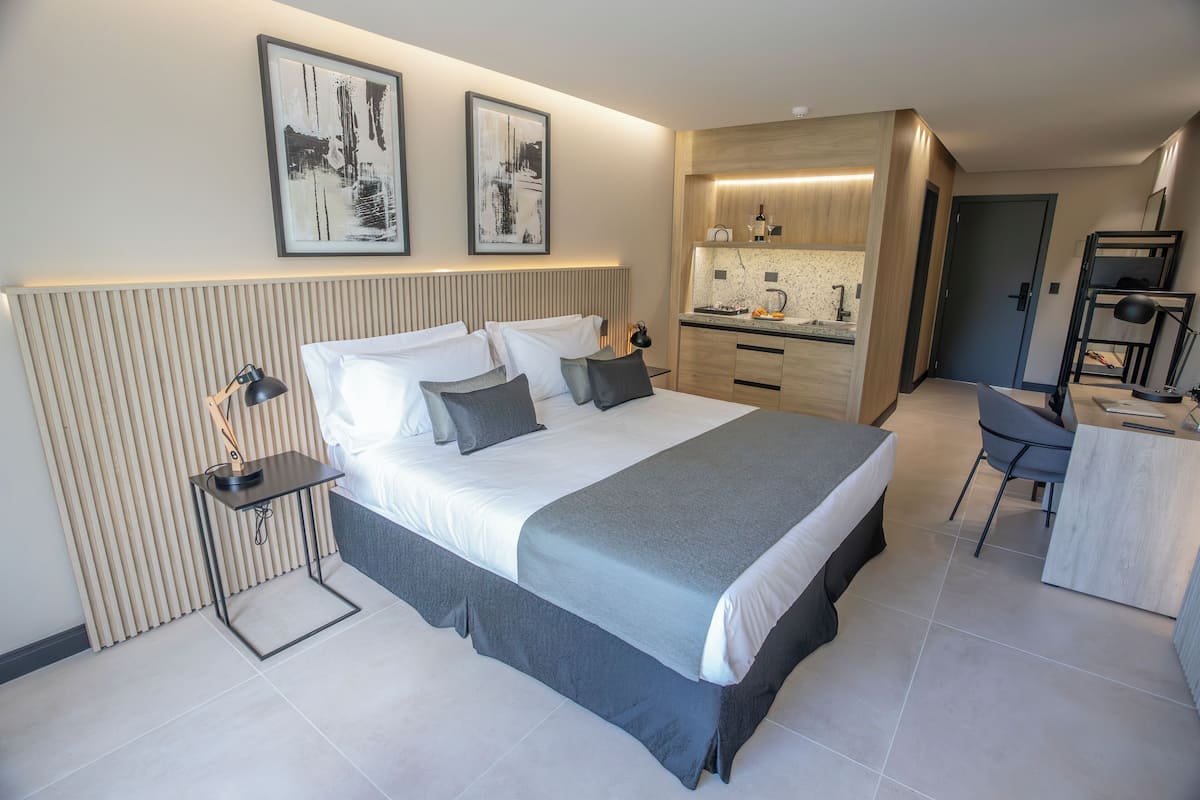 1 bedroom, in-room safe, desk, laptop workspace