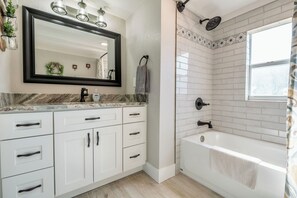 Hair dryer, towels, soap, toilet paper - Charming Riverfront 2/2 Cottage with Private Docks, Wifi, Cable, and A/C (Sebastian)