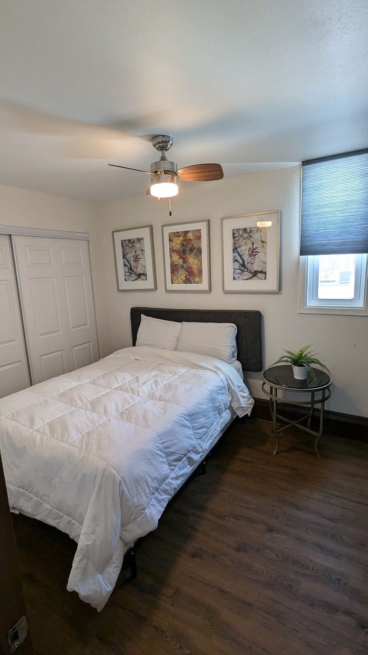 3 bedrooms, iron/ironing board, internet, bed sheets