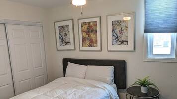 3 bedrooms, iron/ironing board, internet, bed sheets