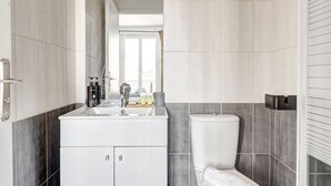Bathroom - TBS 142 - Cosy Studio at the Gates of Paris (Paris)