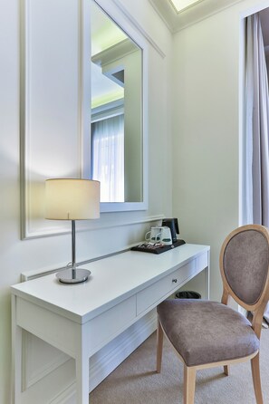 Superior Triple Room | Living area