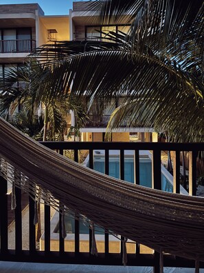 Loft Deluxe - utsikt mot poolen | Terrass/Patio